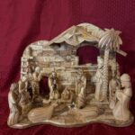 Nativity set with loose figures w/ music box